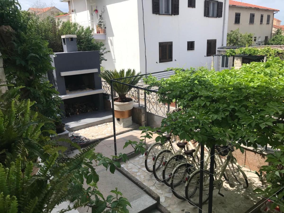 Apartments Lota On Top Location Supetar Exterior foto